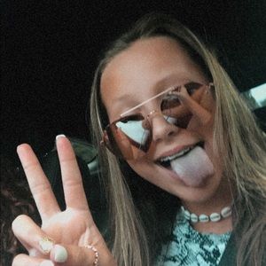 Meet your Posher, Abby